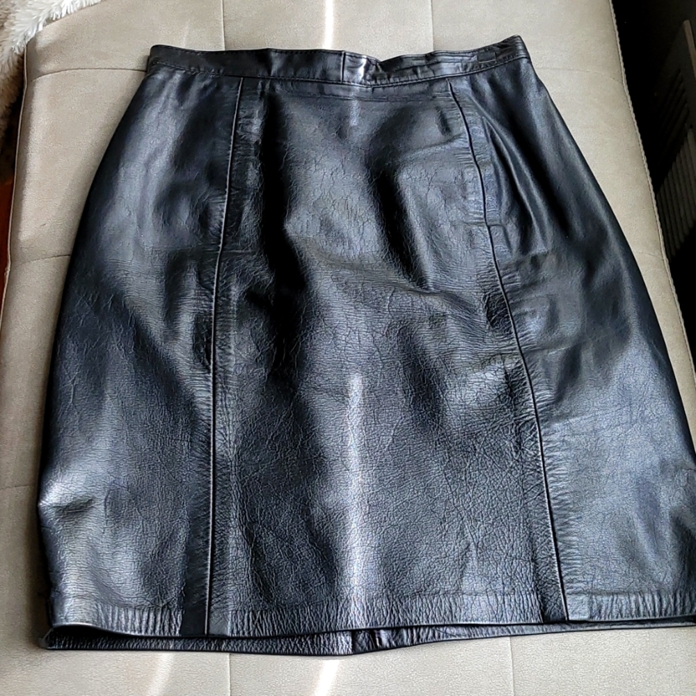 Black fully lined mini leather skirt
